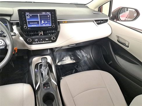 Used 2022 Toyota Corolla LE image 17