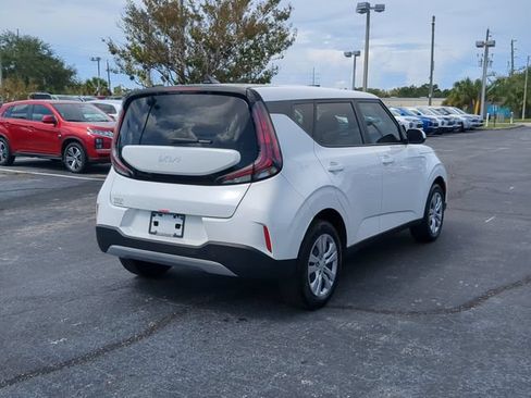 Used 2025 Kia Soul LX FWD image 6