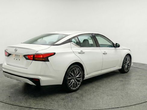 Used 2025 Nissan Altima 2.5 SV FWD image 9