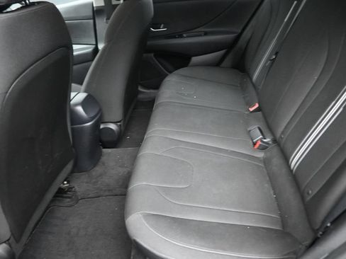 Used 2021 Hyundai Elantra SEL w/ Preferred Accessory Package FWD image 14