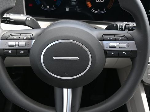 Used 2025 Hyundai Tucson SE image 14