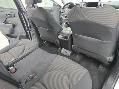 Used 2023 Toyota Highlander L image 11