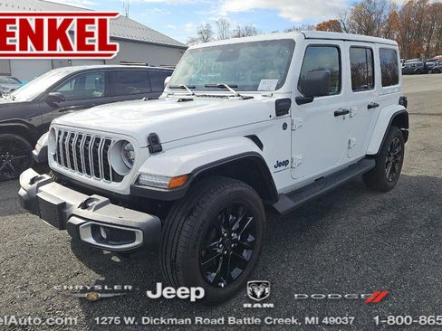Used 2025 Jeep Wrangler Unlimited Sahara image 1