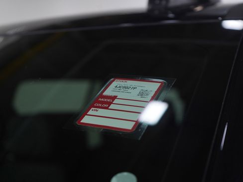 Used 2025 GMC Yukon Denali w/ Denali Reserve Package image 26