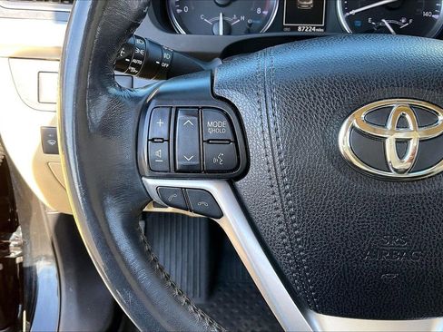 Used 2019 Toyota Highlander XLE image 31