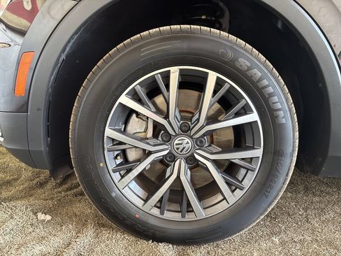 Used 2020 Volkswagen Tiguan SE FWD image 22