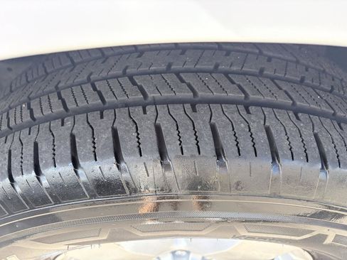Used 2011 Nissan Frontier SV RWD image 6