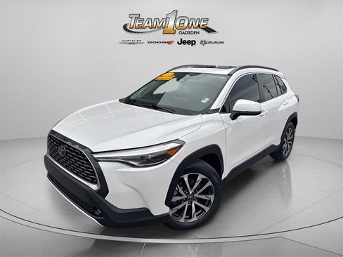 Used 2023 Toyota Corolla Cross XLE image 4