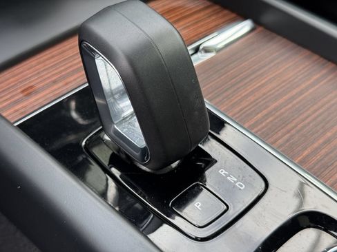 Certified 2023 Volvo XC60 B5 Plus w/ Climate Package FWD image 19