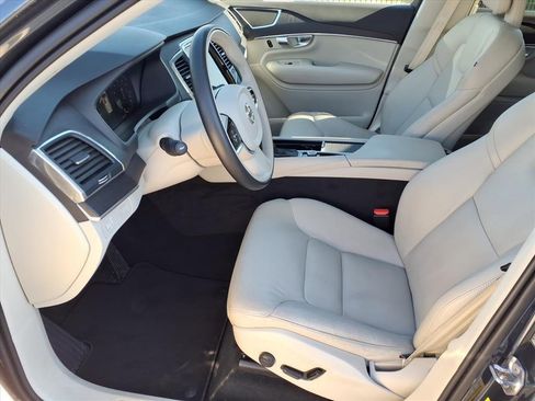 Used 2020 Volvo XC90 T6 Momentum w/ Protection Package Premier image 16