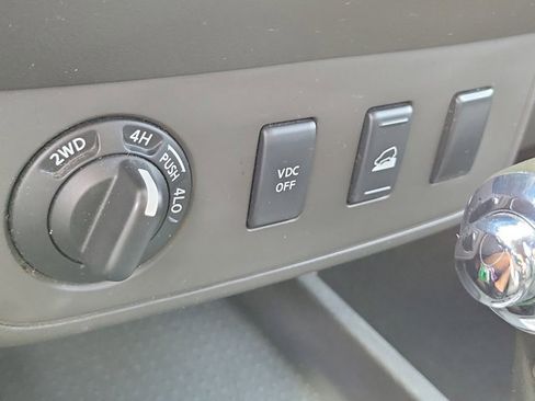 Used 2011 Nissan Frontier SV image 26