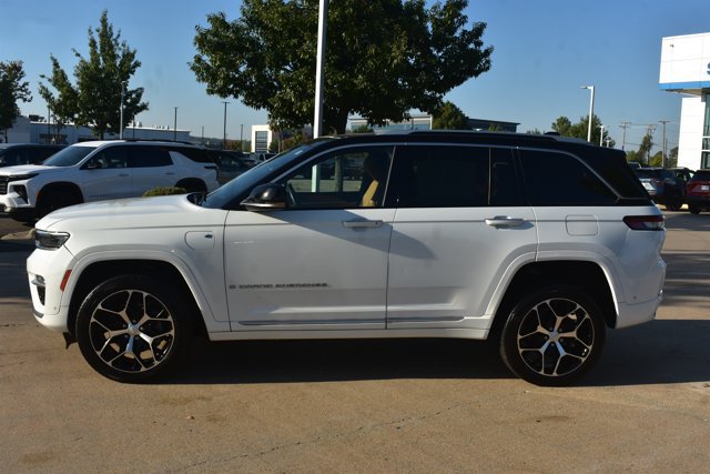 Used 2023 Jeep Grand Cherokee Summit AWD/4WD image 10