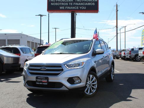 Used 2017 Ford Escape Titanium FWD image 3