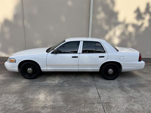 Used 2011 Ford Crown Victoria Police Interceptor image 6