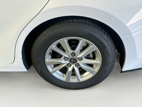 Used 2025 Toyota Camry LE FWD image 11