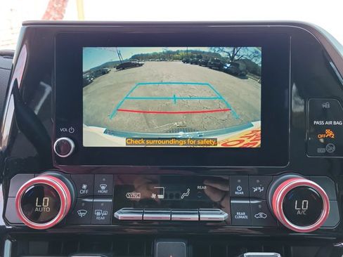 Used 2023 Toyota Highlander LE image 13