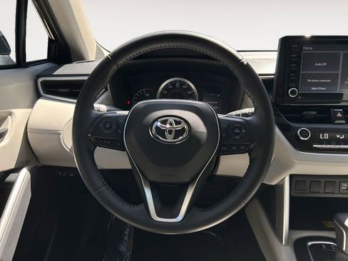 Used 2022 Toyota Corolla Cross LE AWD/4WD image 14