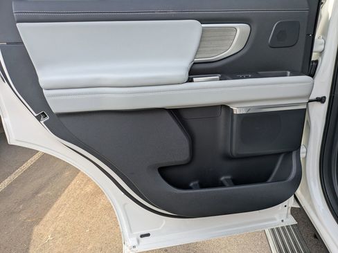 Certified 2025 Ford Expedition Platinum w/ Driver's Package image 28