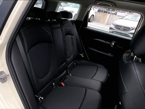 Used 2019 MINI Cooper Clubman S image 19