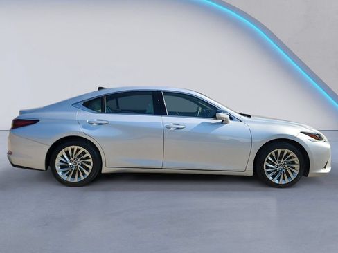 Used 2021 Lexus ES 350 Ultra Luxury w/ Accessory Package 2 FWD image 3
