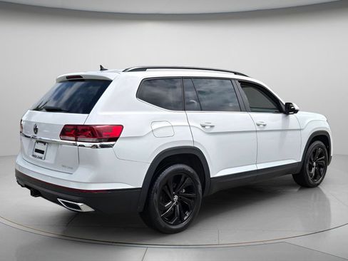 Used 2023 Volkswagen Atlas SE w/ Black Wheel Package image 6