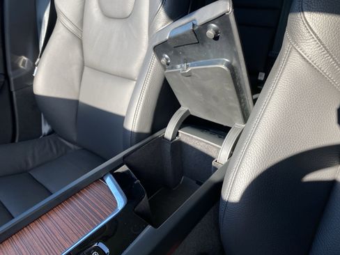 Used 2025 Volvo V60 B5 Cross Country Plus image 37