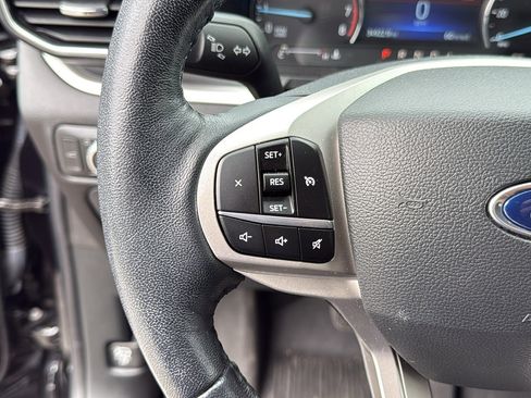 Used 2022 Ford Explorer XLT w/ Equipment Group 202A image 16