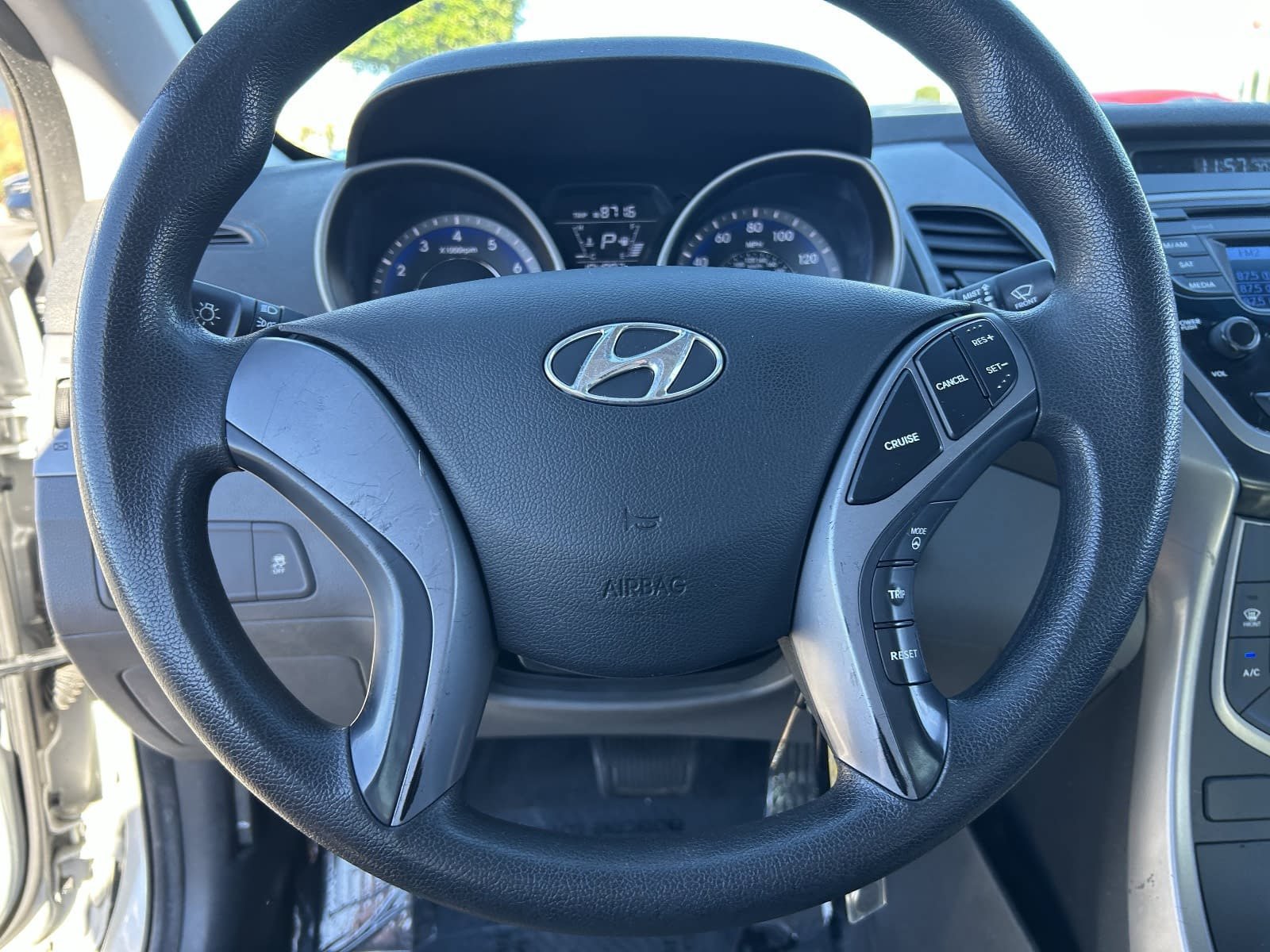 Used 2015 Hyundai Elantra SE FWD image 26