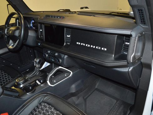 Used 2023 Ford Bronco Wildtrak image 10