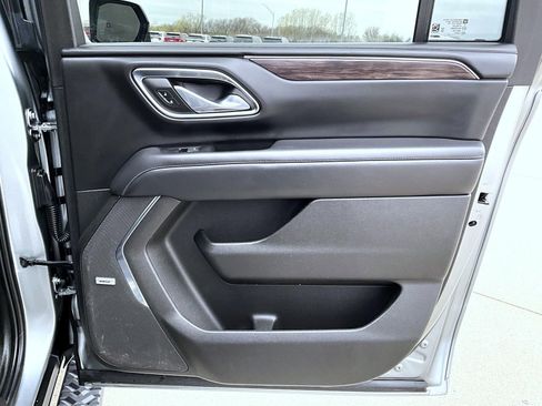 Used 2023 Chevrolet Suburban Z71 w/ Z71 Off-Road Package AWD/4WD image 18