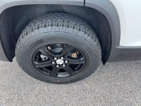 Certified 2022 GMC Acadia AT4 image 41