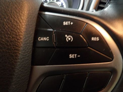 Used 2019 Jeep Cherokee Latitude w/ Cold Weather Group AWD/4WD image 18