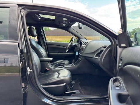 Used 2011 Dodge Avenger Lux FWD image 38
