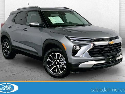 Used 2025 Chevrolet TrailBlazer LT AWD/4WD image 1