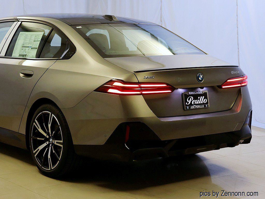 Used 2027 BMW 550e xDrive w/ Executive Package AWD/4WD image 8