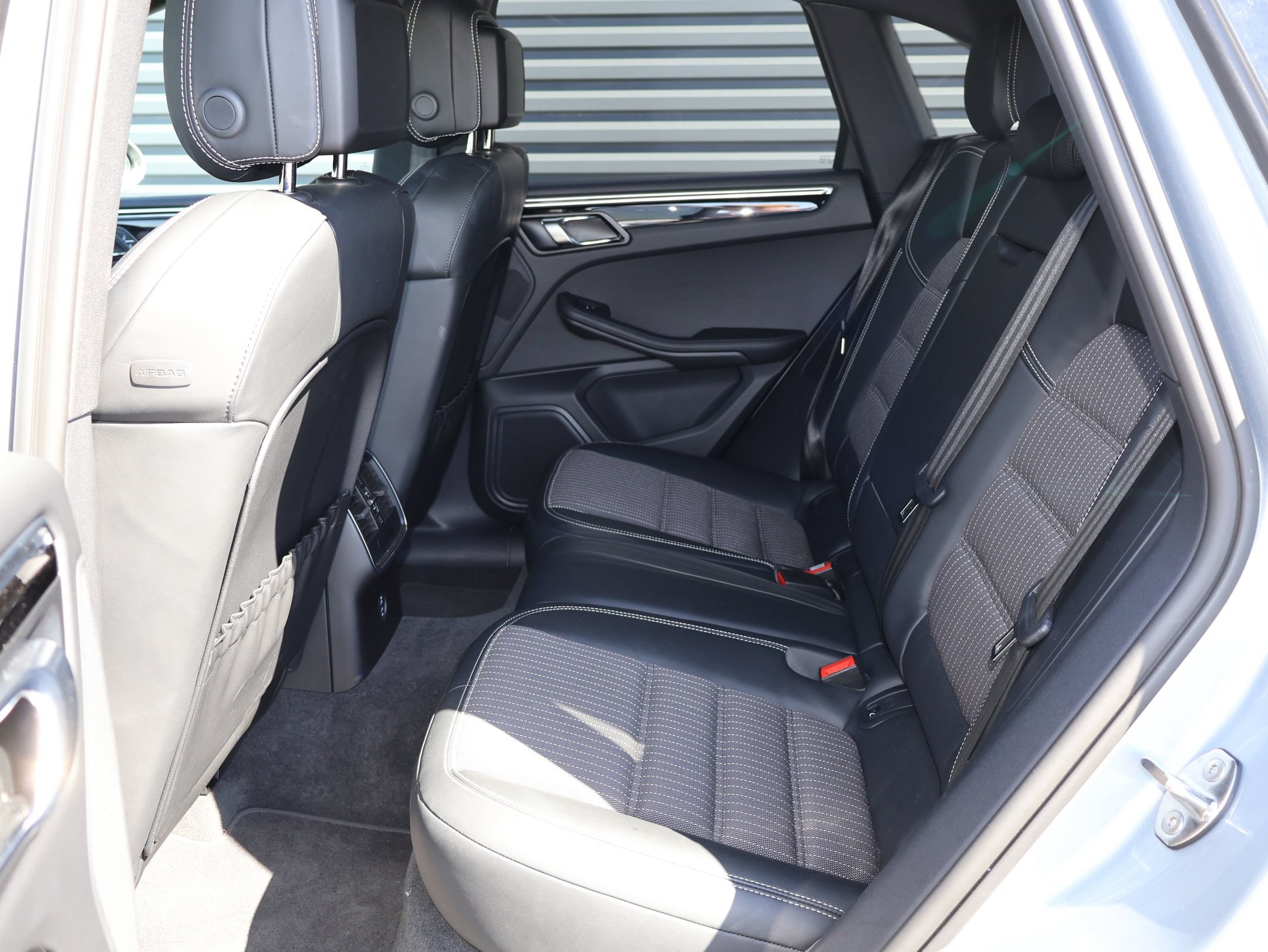 Used 2024 Porsche Macan Turbo AWD/4WD image 27