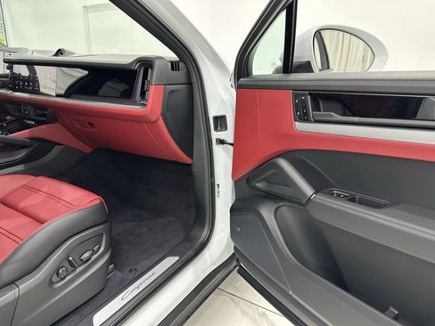 New 2025 Porsche Cayenne E-Hybrid image 22