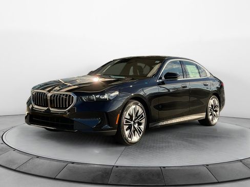 New 2026 BMW 530i xDrive w/ Premium Package image 3