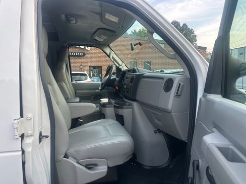 Used 2014 Ford E-250 and Econoline 250 RWD image 12