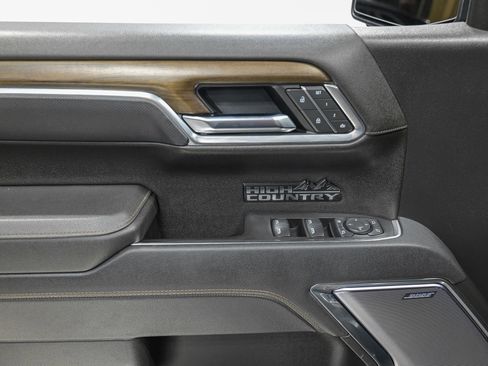 Used 2025 Chevrolet Silverado 1500 High Country w/ High Country Premium Package AWD/4WD image 13