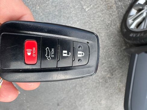 Used 2021 Toyota Highlander Limited AWD/4WD image 30