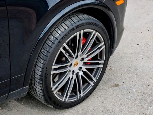 Used 2018 Porsche Cayenne Turbo image 60