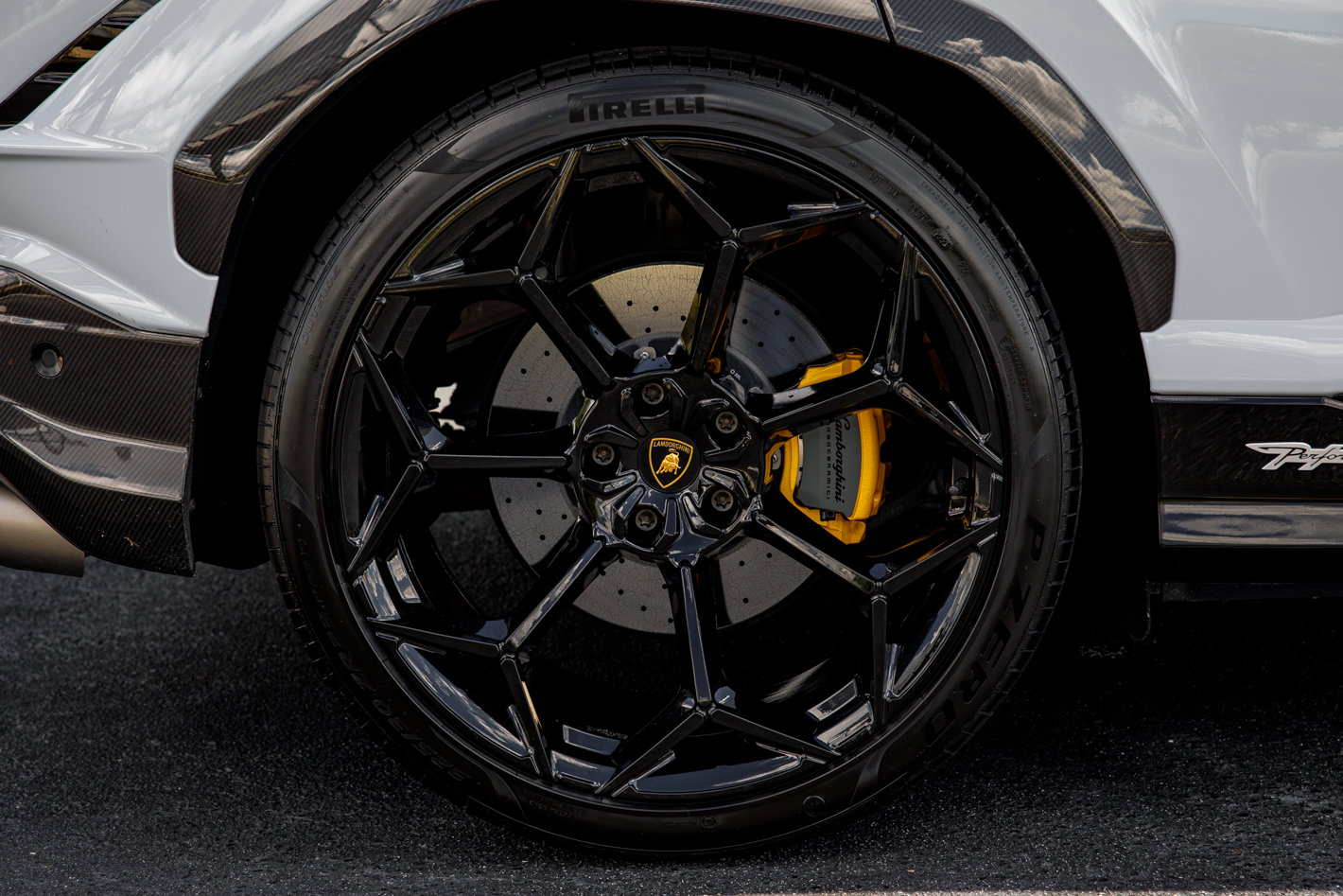Used 2024 Lamborghini Urus Performante AWD/4WD image 18