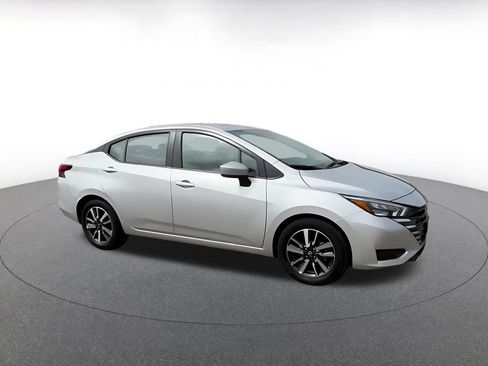 Used 2025 Nissan Versa SV FWD image 2