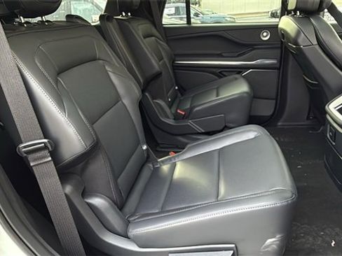 New 2026 Lincoln Navigator Reserve w/ Jet Appearance Package image 11