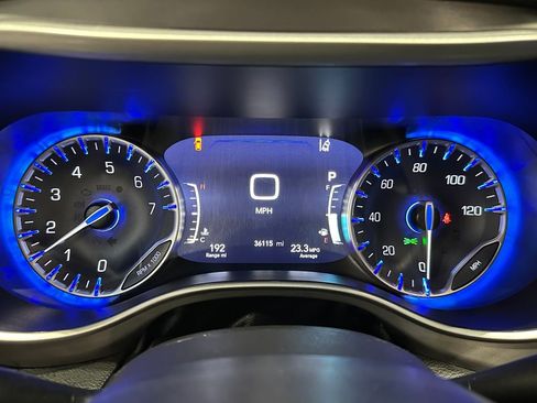 Used 2025 Chrysler Pacifica Select FWD image 17