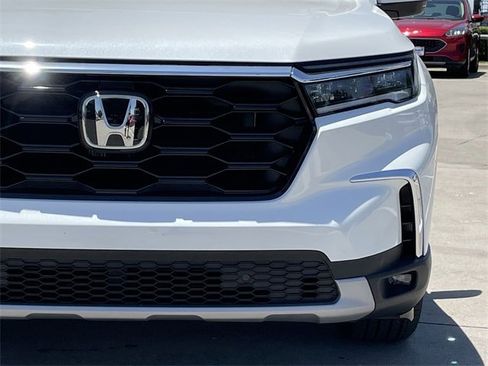 New 2025 Honda Pilot Touring image 9