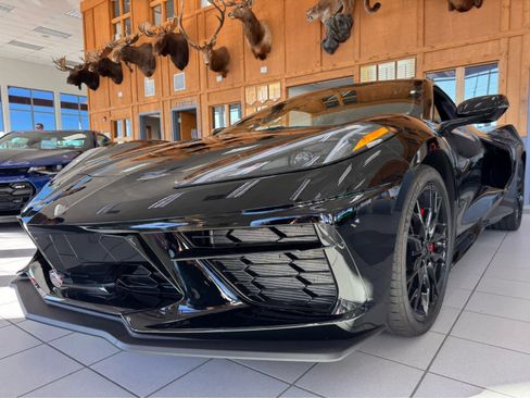 Used 2025 Chevrolet Corvette Stingray Coupe w/ 1LT image 2