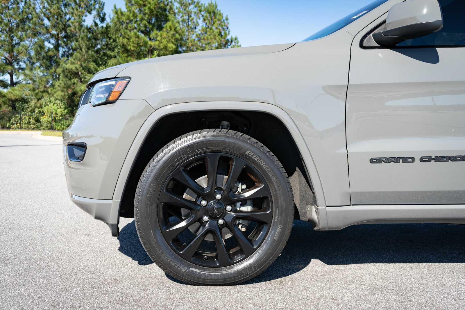 Used 2020 Jeep Grand Cherokee Altitude AWD/4WD image 4