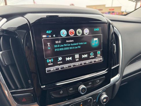 Used 2018 Chevrolet Traverse LT image 18